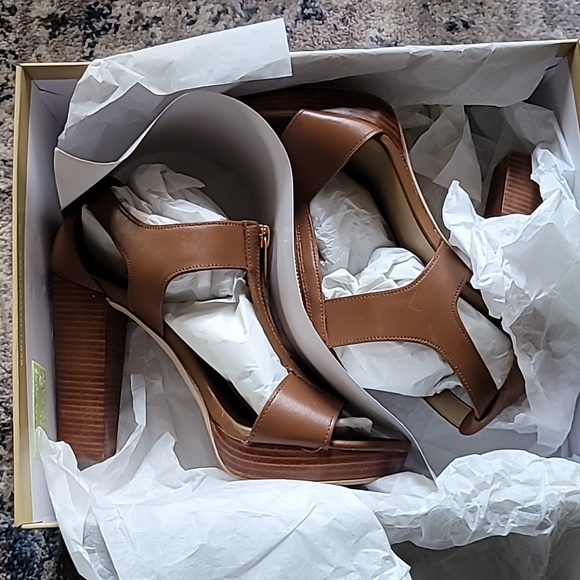 Sandals - Picture 5 of 5